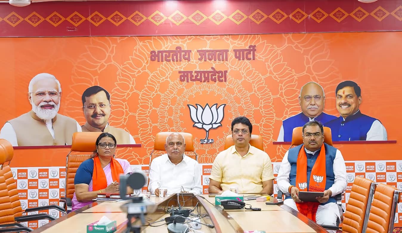 BJP के नए प्रदेश प्रभारी बिप्लब देब का पहला संदेश: पोस्टर में नेताओं की तस्वीरों की जगह लेंगी योजनाएं