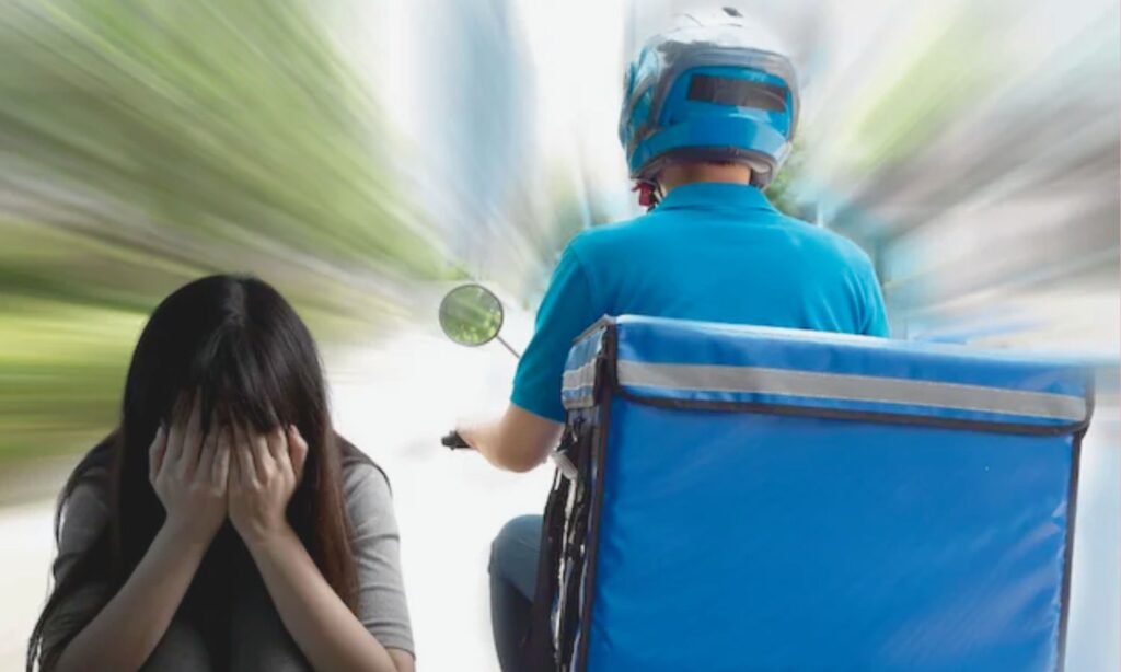 Delivery Boy Arrested for Blackmailing Woman