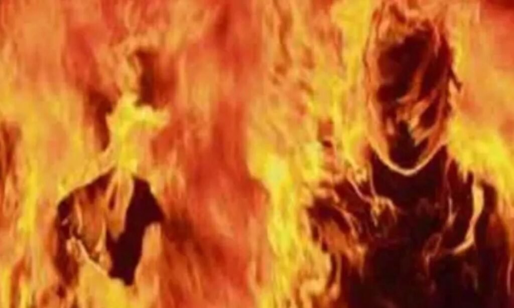 Youth set Himself on Fire by Pouring Petrol on himself
