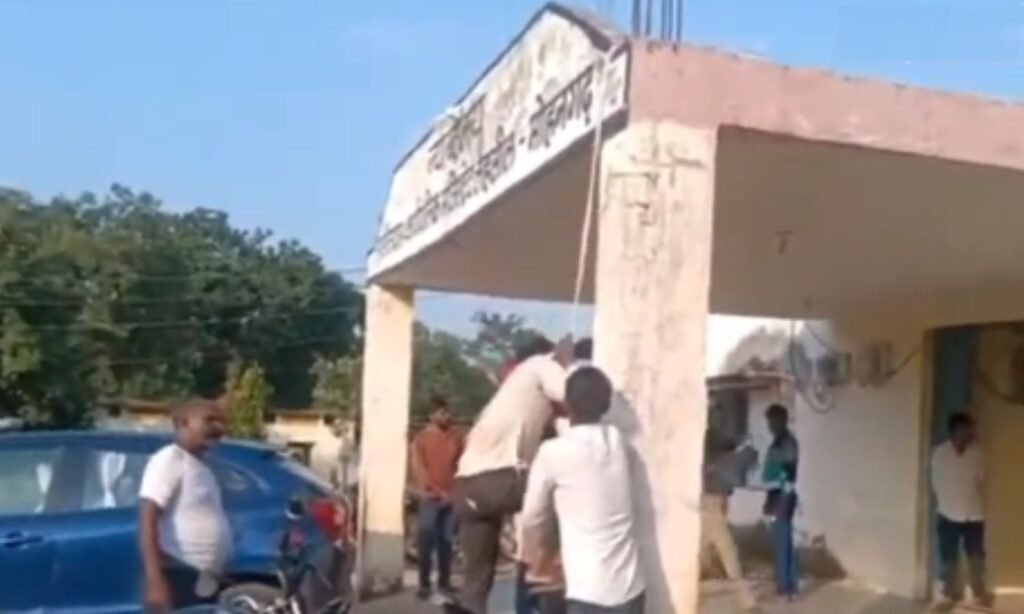 Mother and son tried to commit suicide in Tikamgarh