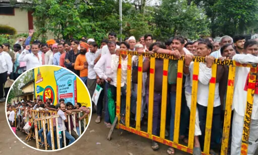 Farmers queue up for urea in Harda