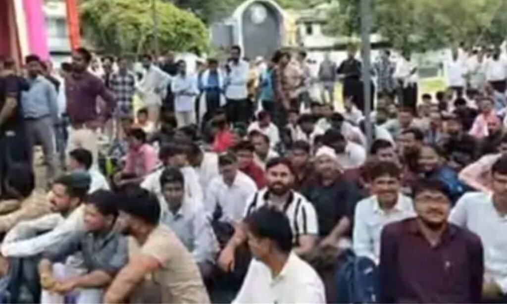 Guest teachers protest in Bhopal