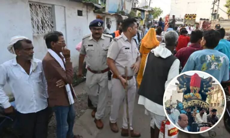 Stone pelting on tableau in Vidisha