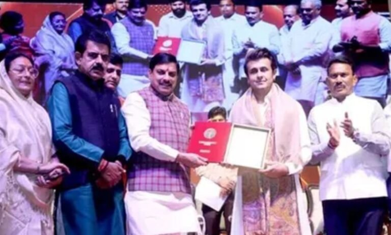 Singer Sonu Nigam Receives Lata Mangeshkar Award