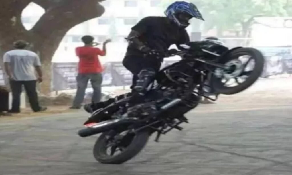 Made a reel by performing bike stunt on flyover