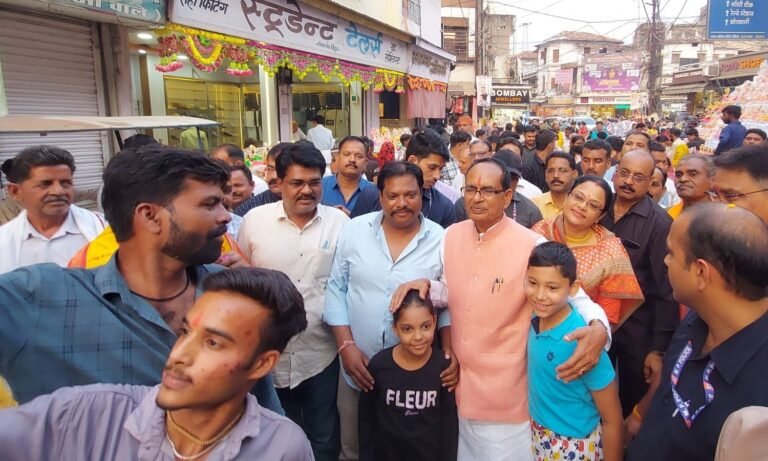 Union Minister Shivraj distributed Diwali greetings
