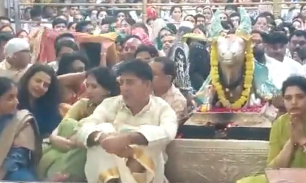 Former cricketer Srikkanth visits Mahakal temple