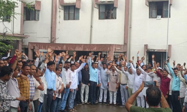 Rajgarh Employment assistants strike