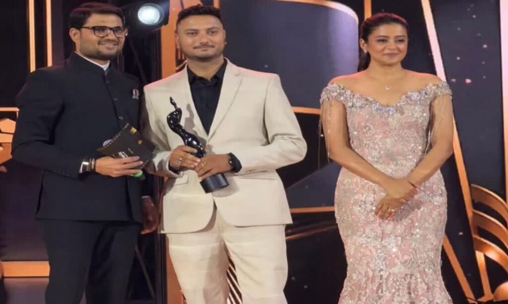 Mandsaur Prashant Pandey wins Filmfare Award