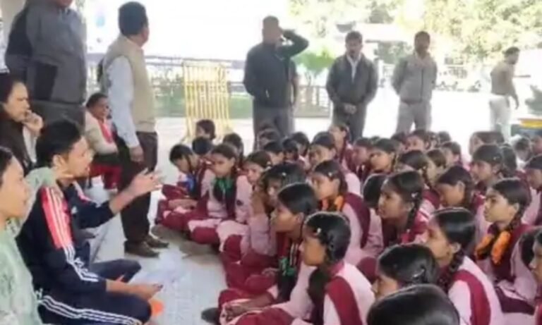 Tribal students protest at Collectorate in Betul