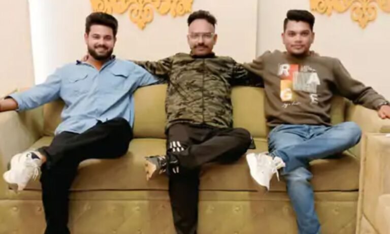 Three friends missing Mumbai train