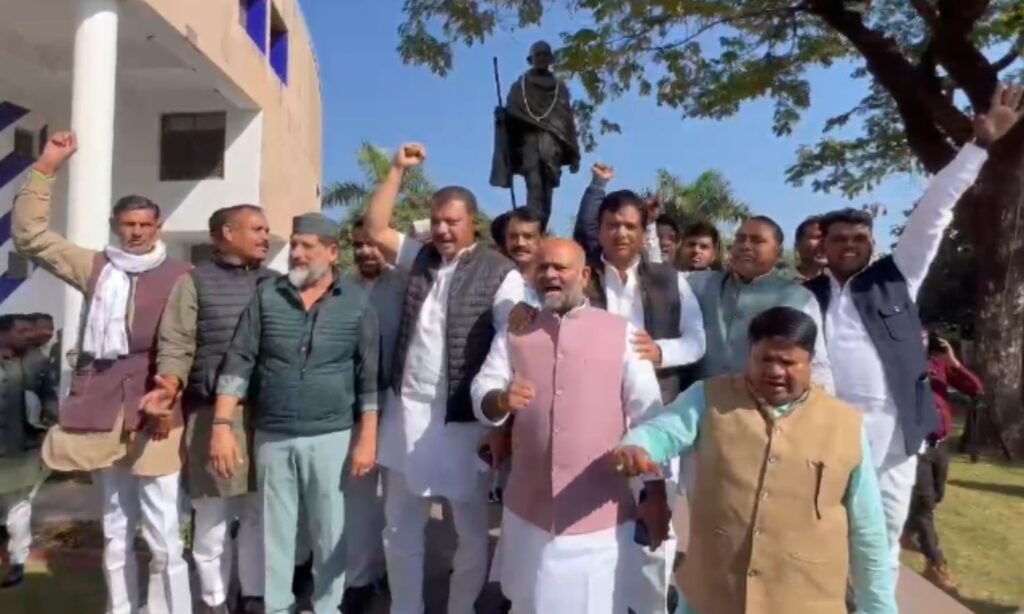 Congress protests over MNREGA