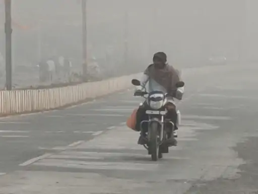 Rajgarh weather news : राजगढ़ में कोहरा और बादलों से बढ़ी ठंड, बारिश का असर जारी