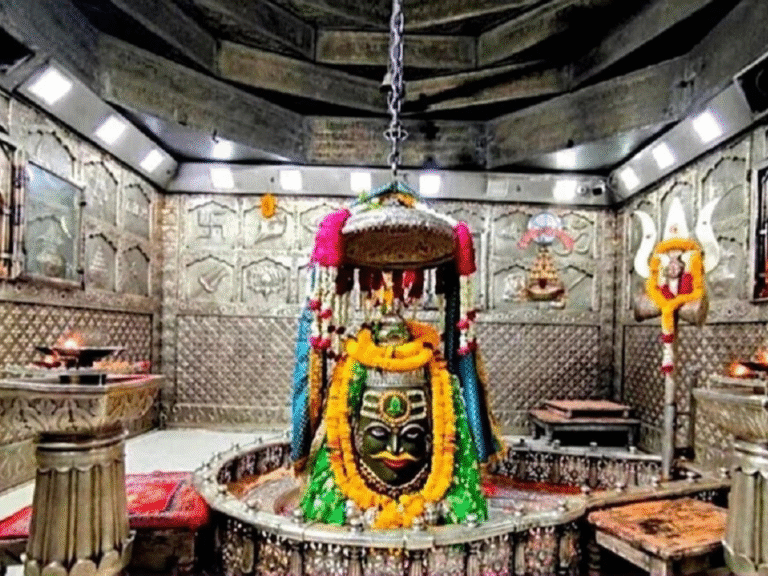 Mahakal Temple Income : उज्जैन महाकाल में रिकॉर्ड कमाई, लड्डू प्रसाद से 1.95 करोड़ रुपये प्राप्त