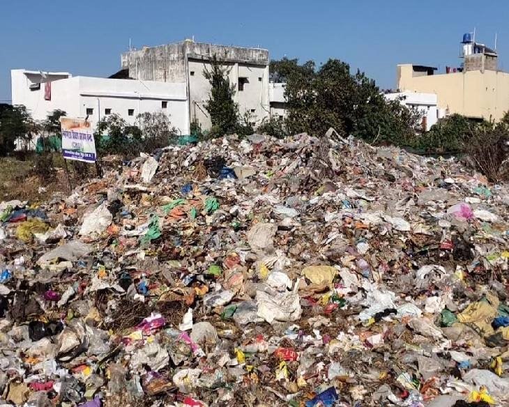 Betul Protest News : बैतूल में ट्रेचिंग ग्राउंड पर बवाल, नगरपालिका के खिलाफ जमकर नारेबाजी