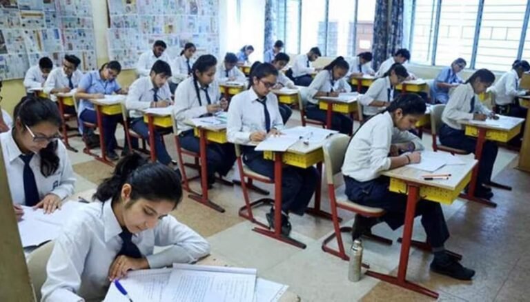 CBSE 10th exam : मजबूत हौसले की मिसाल… चोट के बावजूद लेटकर दी 10वीं की परीक्षा