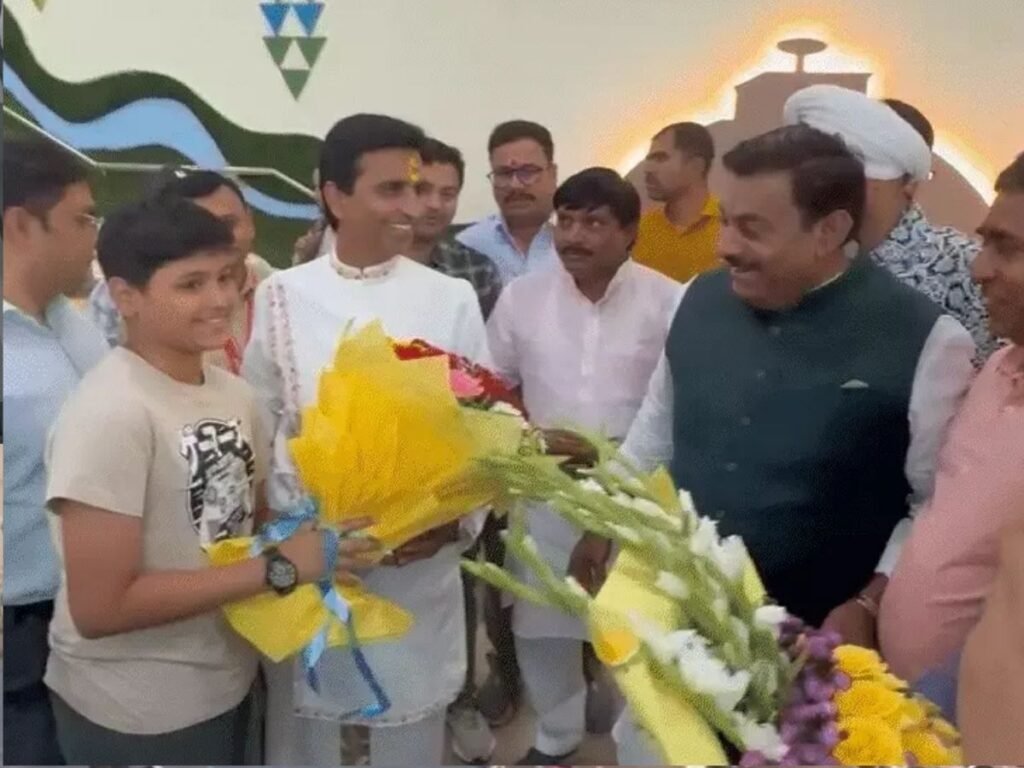 Kumar Vishwas kavi sammelan